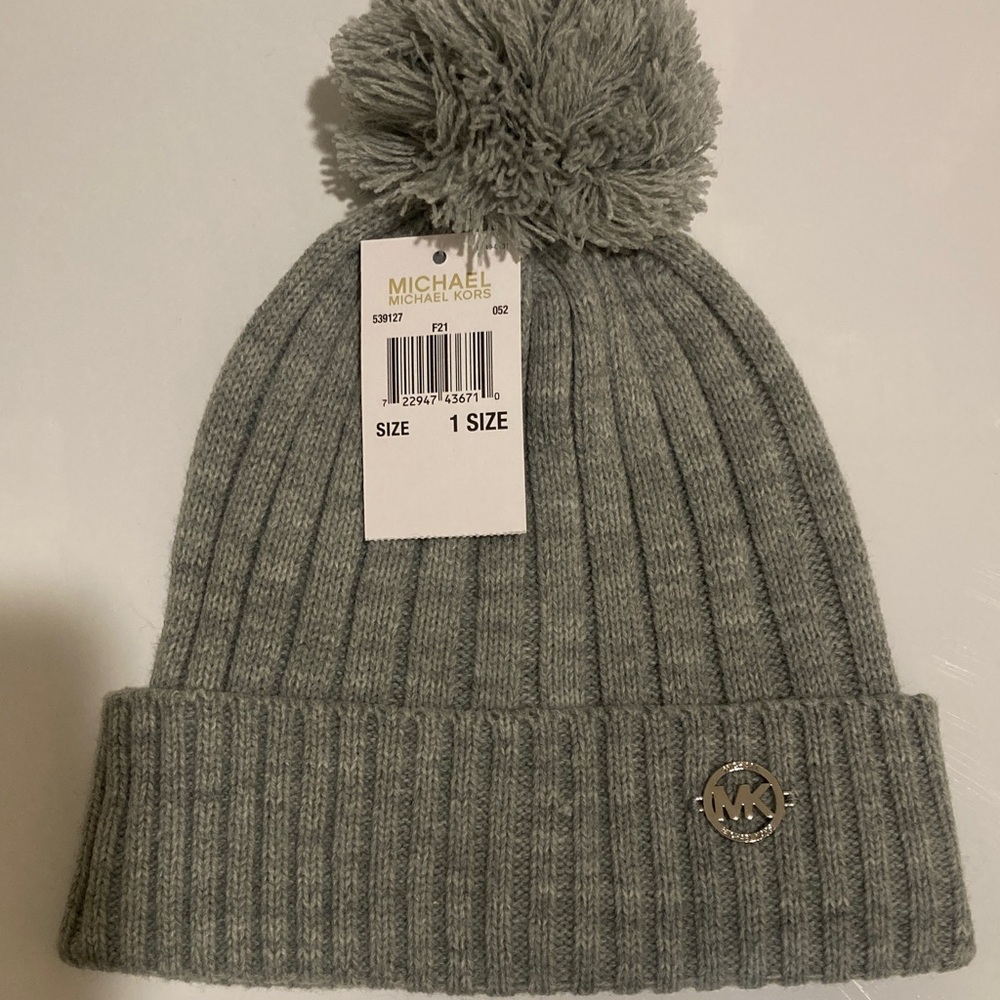 Michael Kors Light Gray Ribbed Knit Pom Beanie NWT